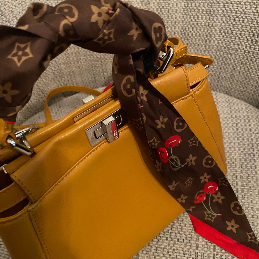Fendi peekaboo bag Nappa soft Leather. Comes with Certified authentication. - Picture 14 of 16